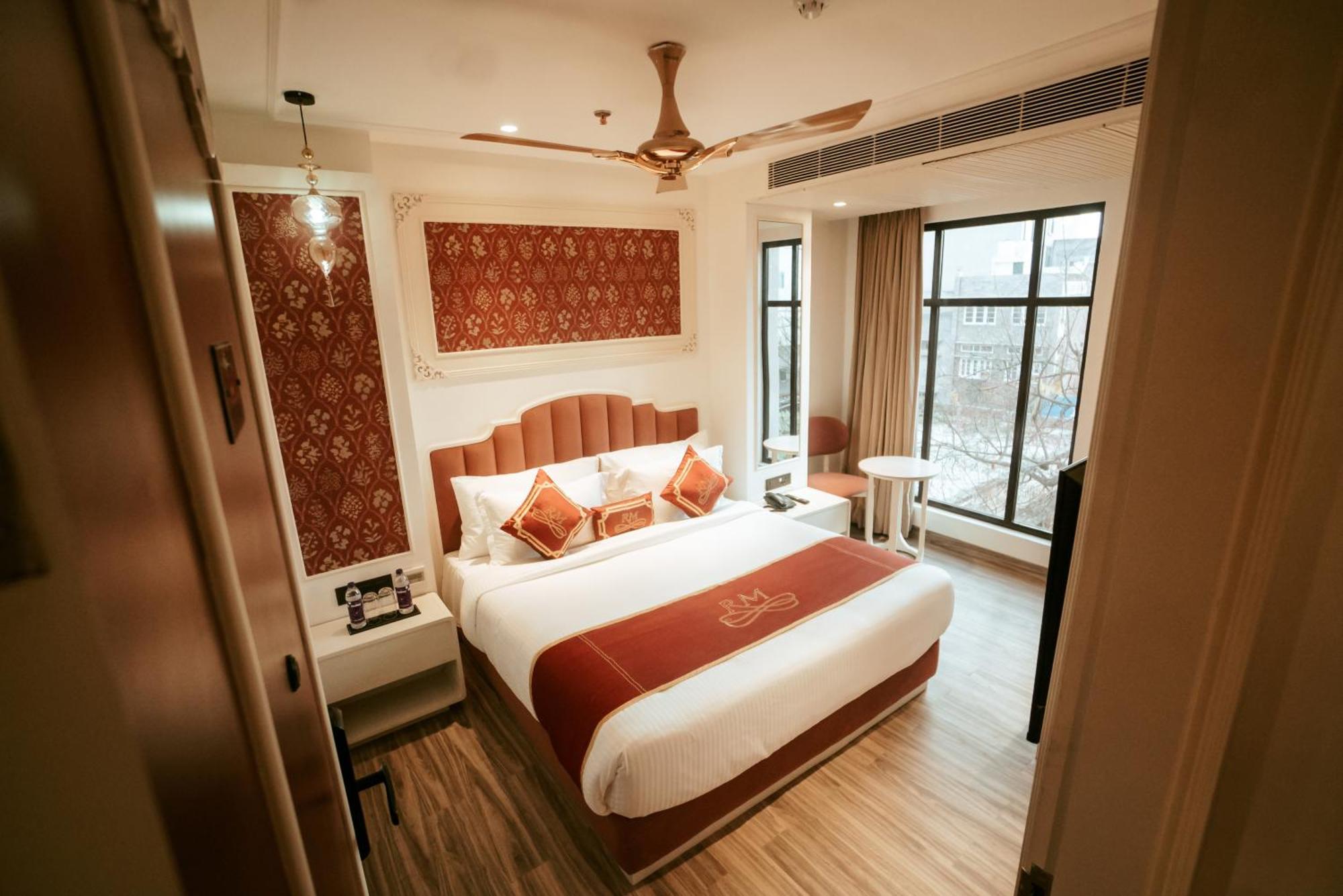 Hotel Stamps Red Martin By Eight Continents - 70 Steps From Golden Temple Amritsar Exterior foto