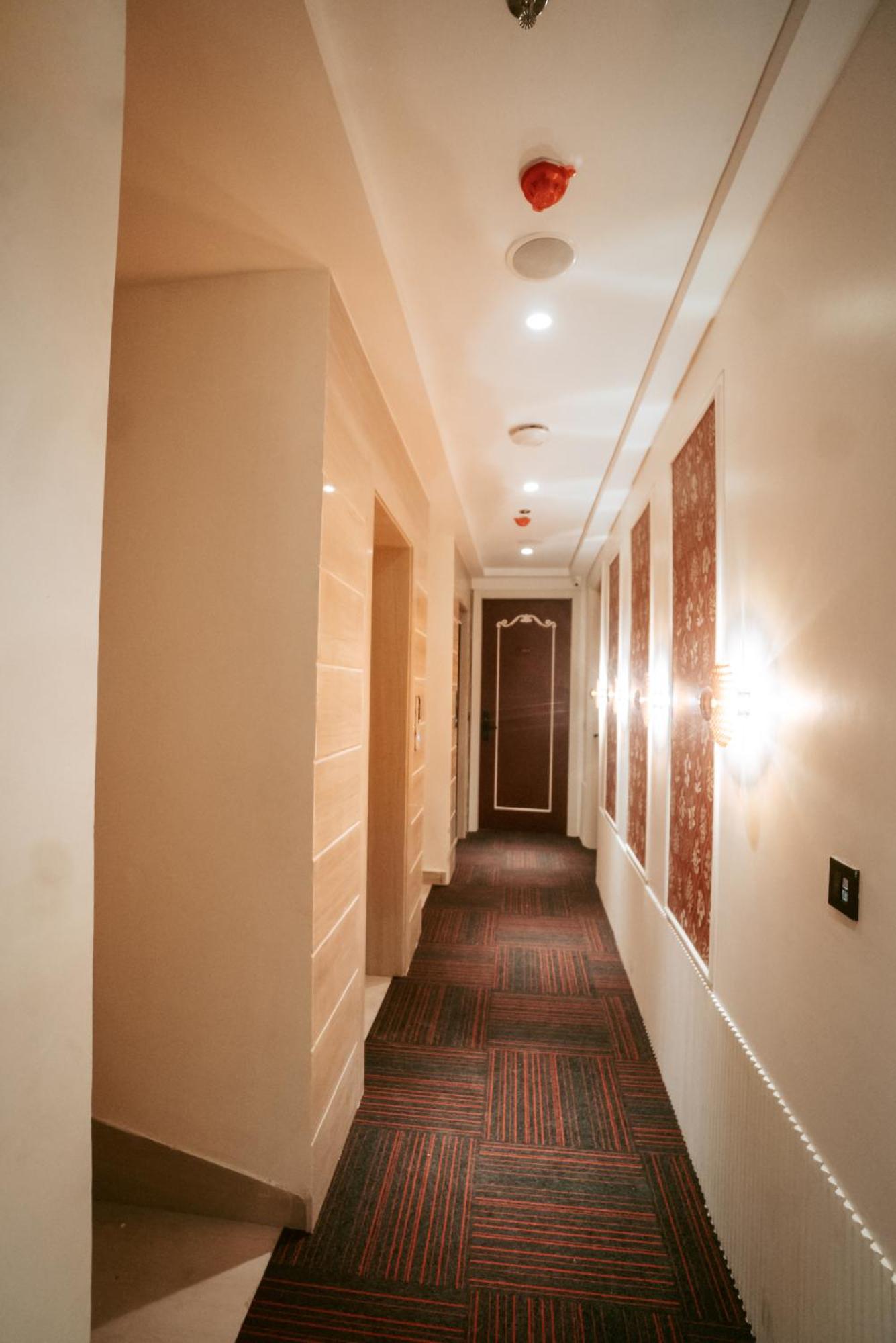 Hotel Stamps Red Martin By Eight Continents - 70 Steps From Golden Temple Amritsar Exterior foto