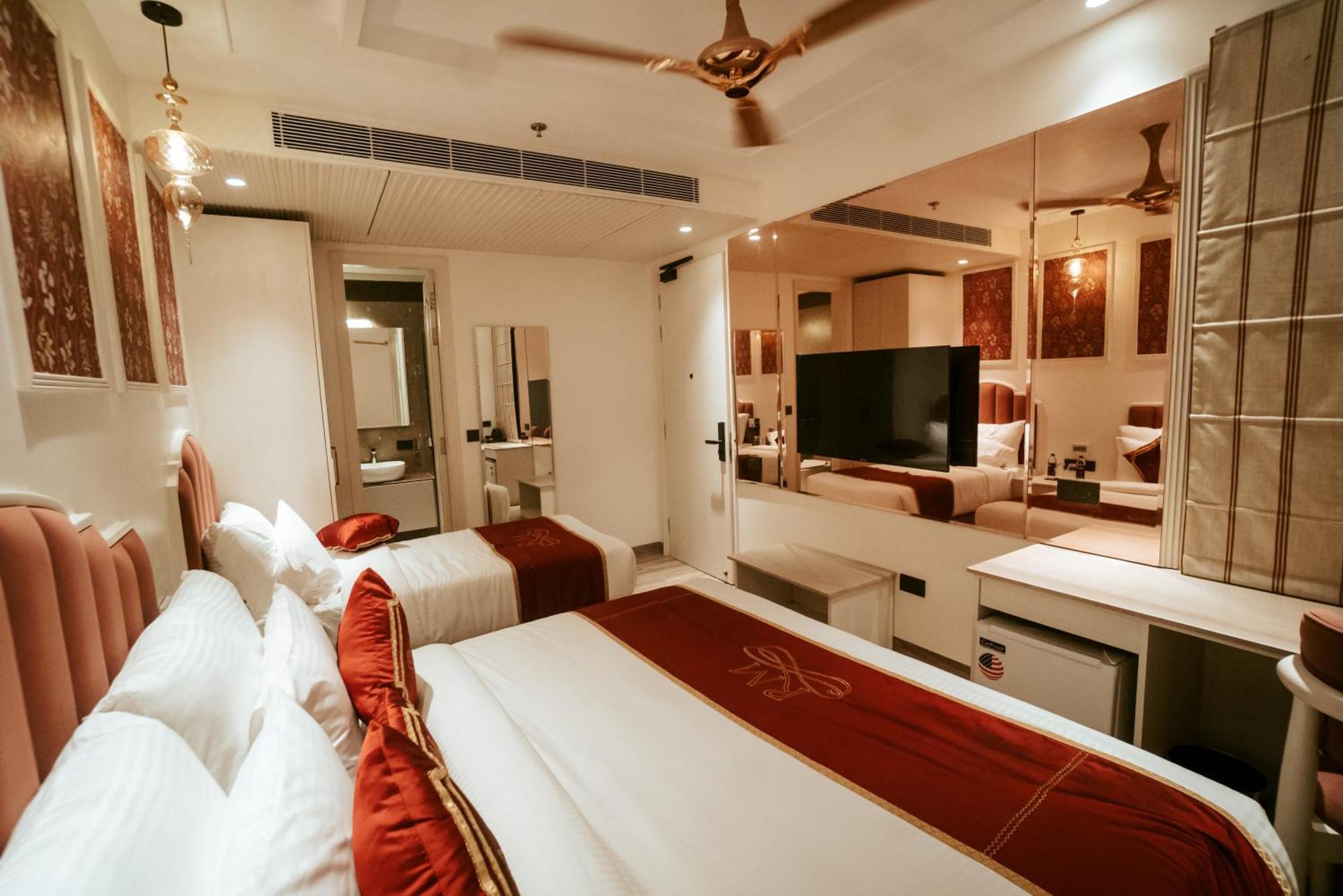 Hotel Stamps Red Martin By Eight Continents - 70 Steps From Golden Temple Amritsar Exterior foto