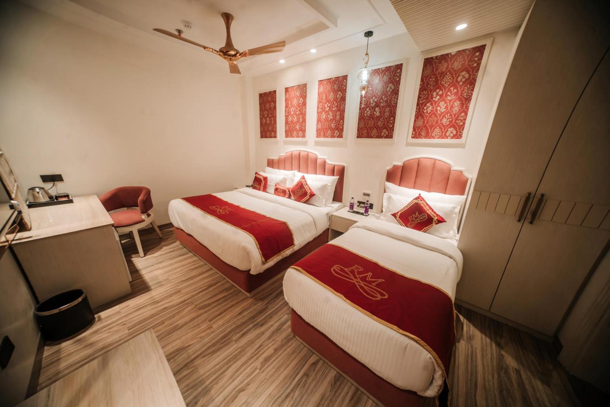 Hotel Stamps Red Martin By Eight Continents - 70 Steps From Golden Temple Amritsar Exterior foto