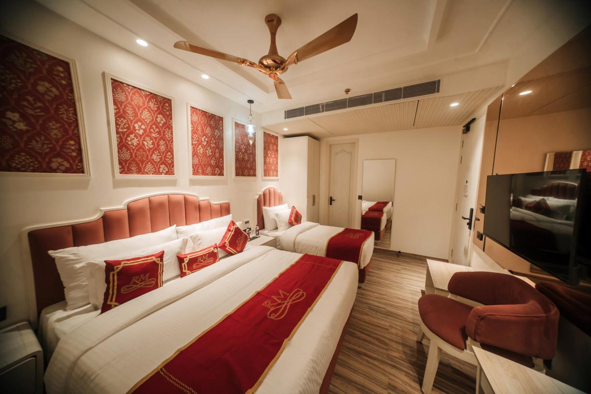 Hotel Stamps Red Martin By Eight Continents - 70 Steps From Golden Temple Amritsar Exterior foto