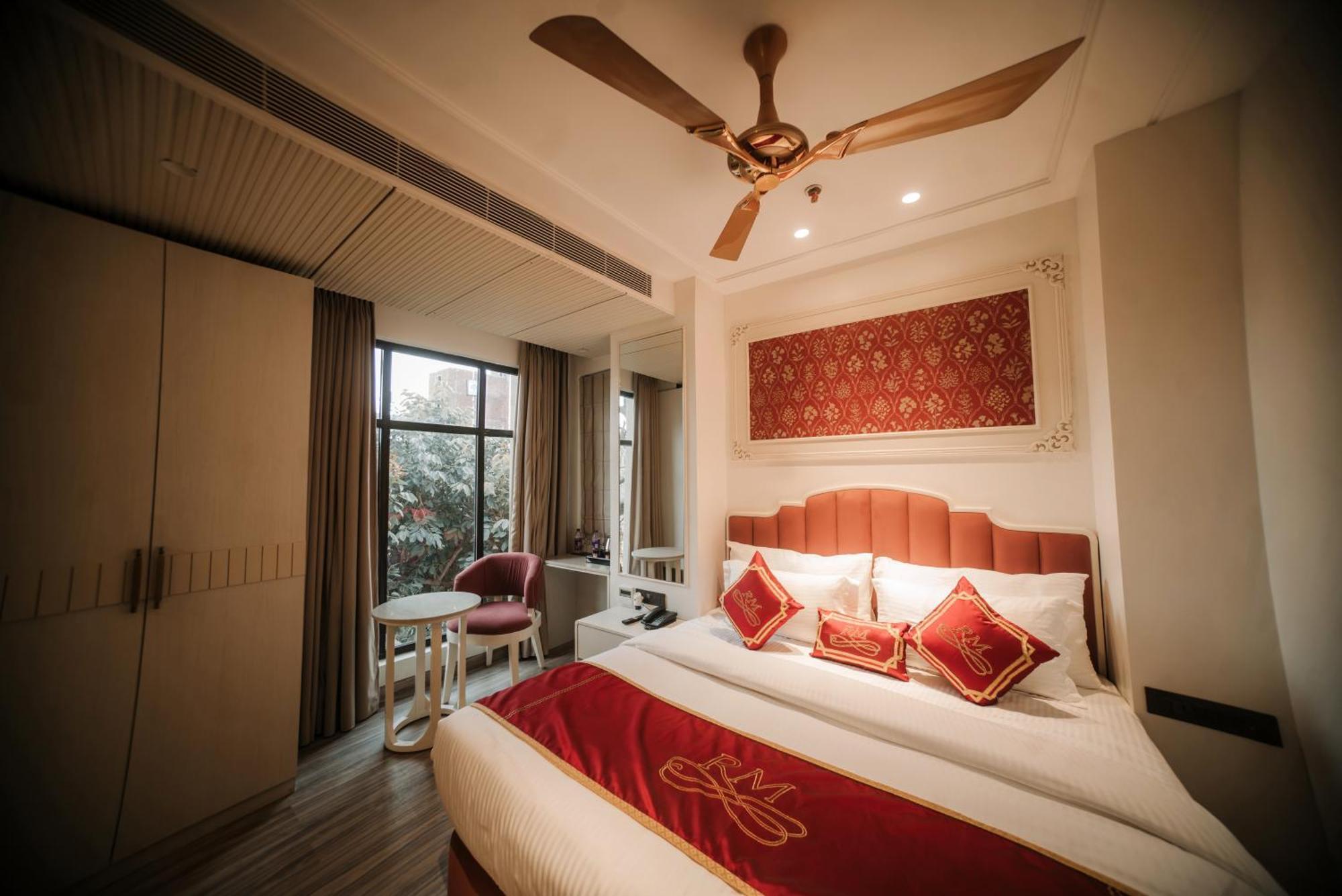 Hotel Stamps Red Martin By Eight Continents - 70 Steps From Golden Temple Amritsar Exterior foto