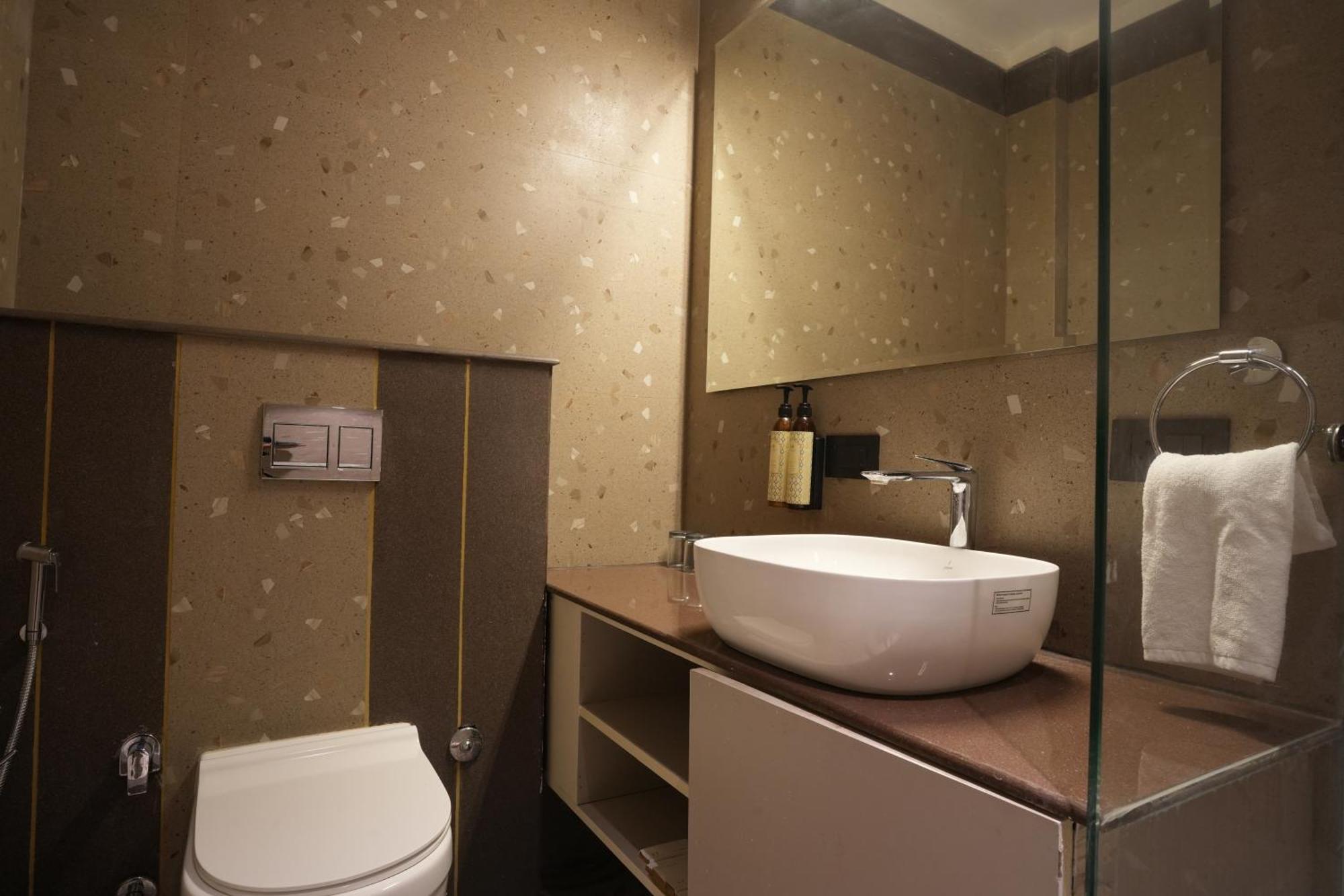 Hotel Stamps Red Martin By Eight Continents - 70 Steps From Golden Temple Amritsar Exterior foto