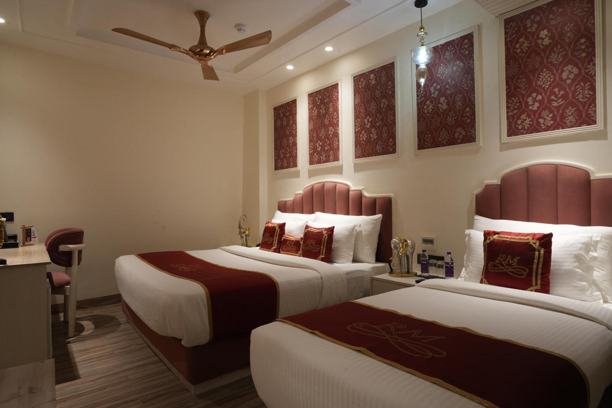 Hotel Stamps Red Martin By Eight Continents - 70 Steps From Golden Temple Amritsar Exterior foto